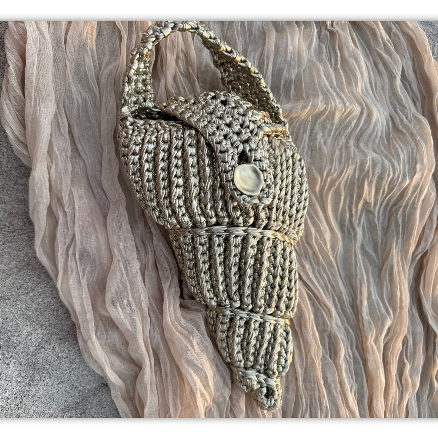 Wave Whelk in Gold Dust